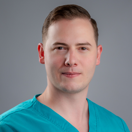 Dr. Bálint Tapasztó